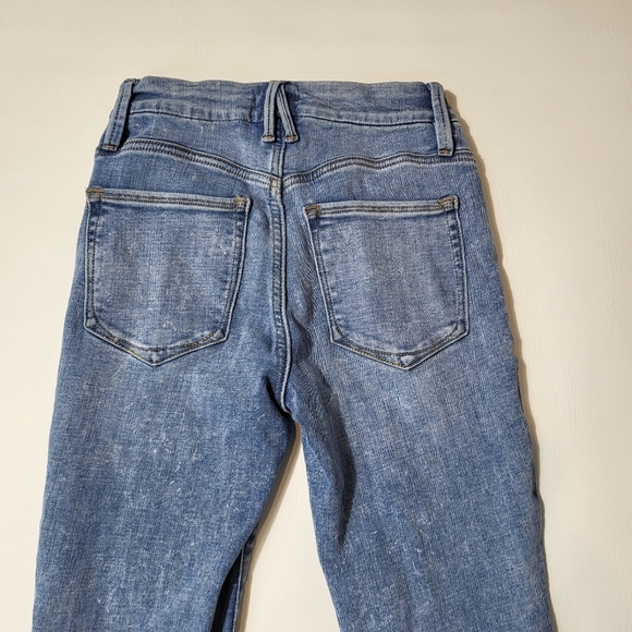Good American Jeans Medium Wash Distressed Denim High Waisted Step Hem Size 4/27 - Picture 6 of 7